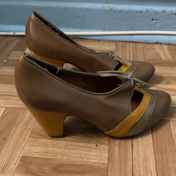 Good conditon- ALDO block heel - Picture 2 of 4